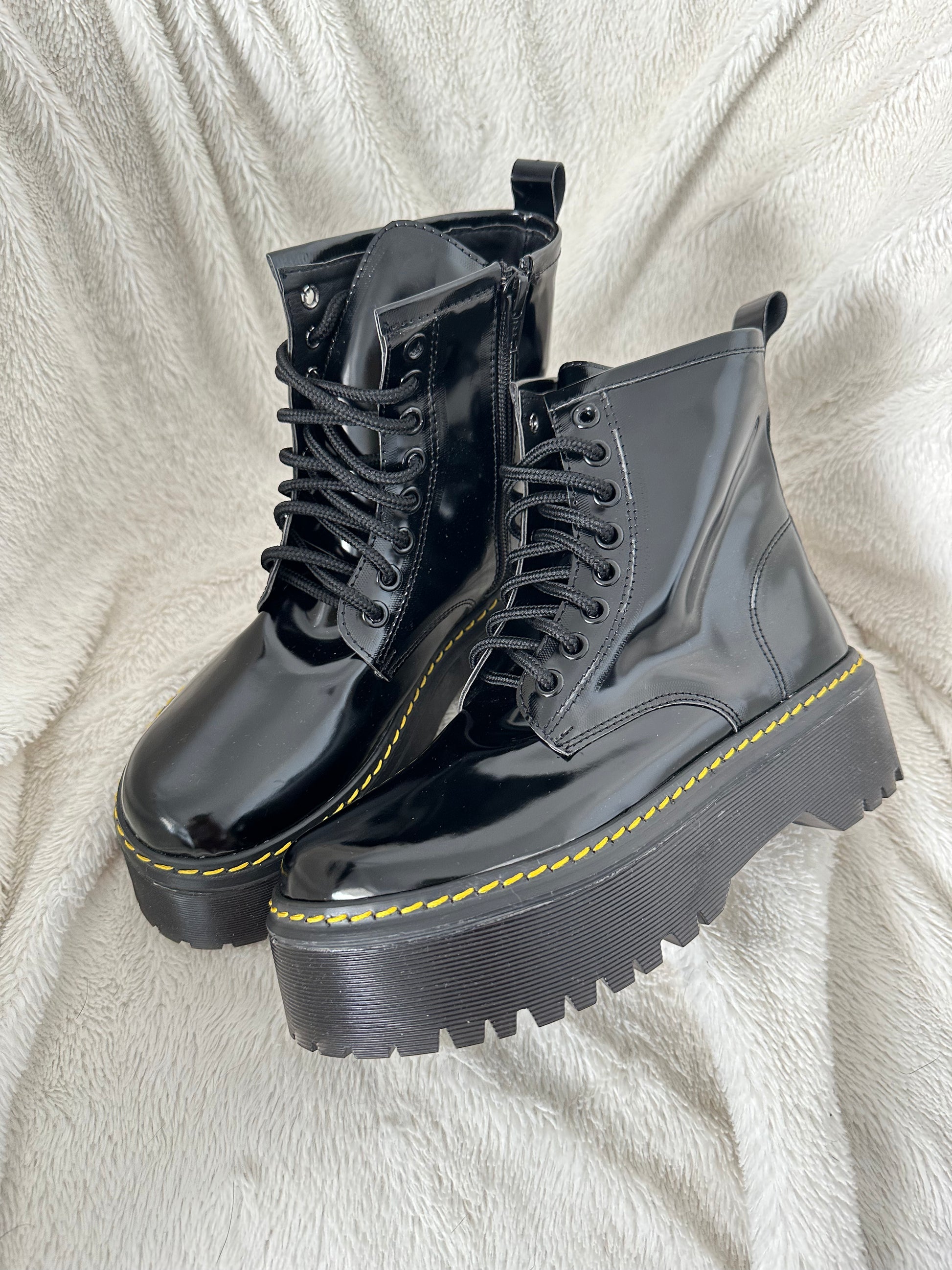 Borcegos dr outlet martens charol